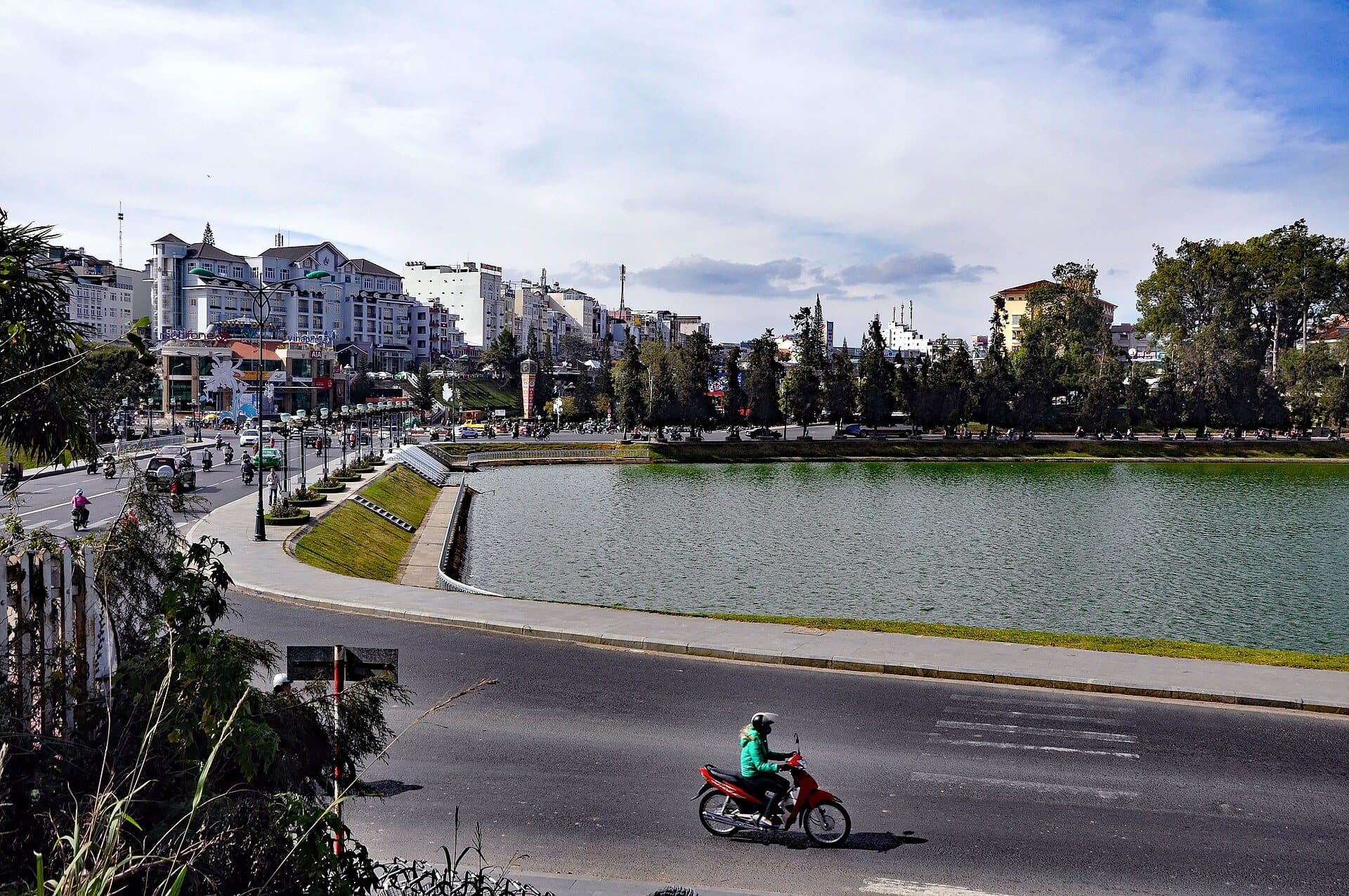 Xuân Hương Lake in central Da Lat, road and motorbike along the shore